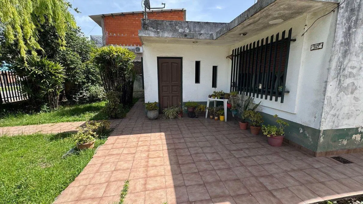 VENTA CASA 4 AMB EN LOTE DE 400 M2 ISIDRO CASANOVA 2