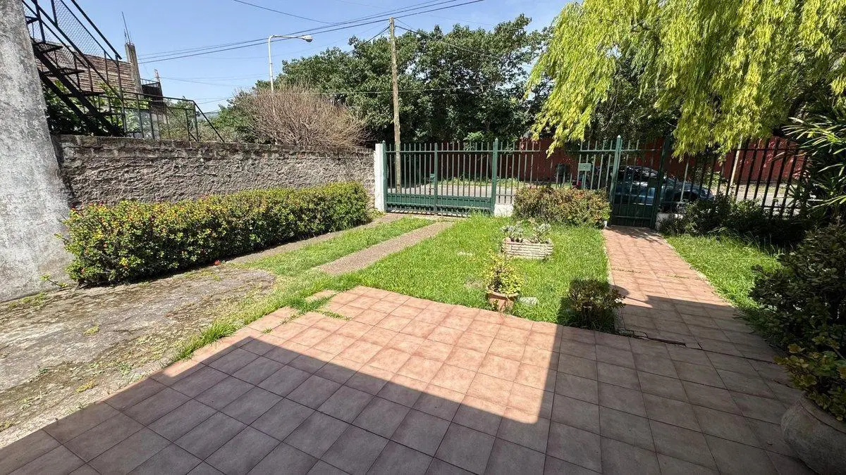 VENTA CASA 4 AMB EN LOTE DE 400 M2 ISIDRO CASANOVA 3