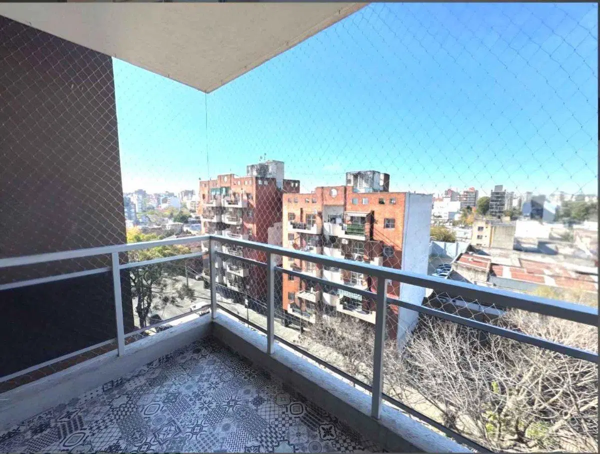VENTA DEPARTAMENTO 2 AMBIENTES FRENTE MORON CENTRO 4