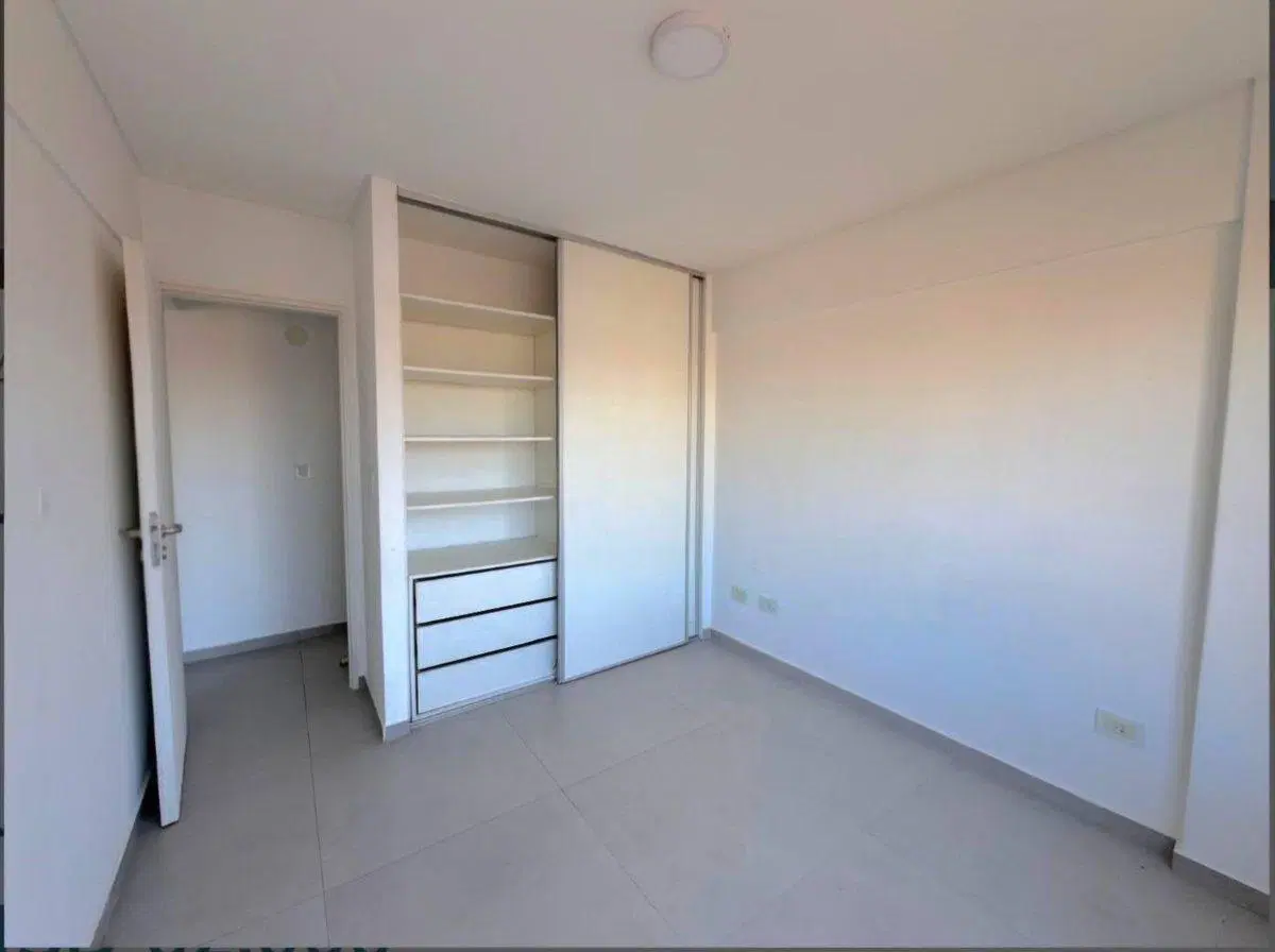 VENTA DEPARTAMENTO 2 AMBIENTES FRENTE MORON CENTRO 2