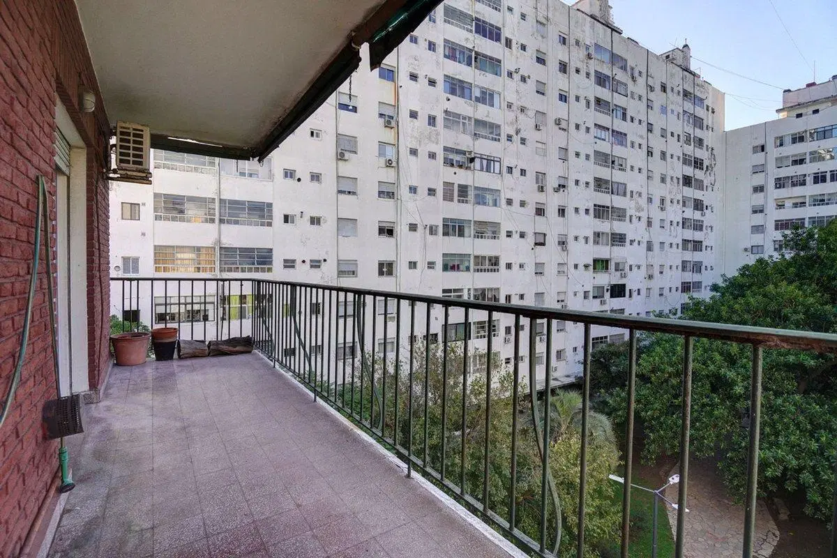 AMPLIO 3 Amb. Hermosa vista a Jardín. P. Chacabuco 4