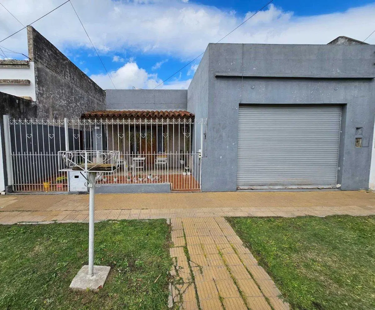 VENTA CASA 2 AMB AMPLIO FONDO GALERIA PARRILLA 8