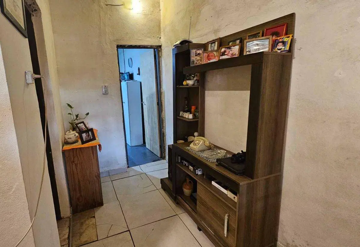 VENTA CASA 3 AMB 2 PLANTAS MORENO SUR RETASADA 4