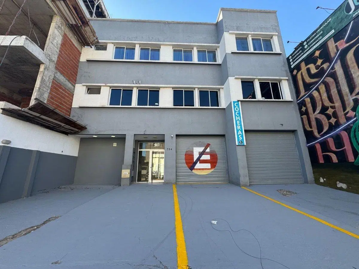 VENTA EDIFICIO COMERCIAL ESTRENAR COCHERAS MERLO 4