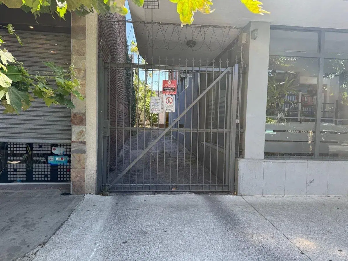 OPORTUNIDAD Cochera fija y cubierta Haedo centro 2