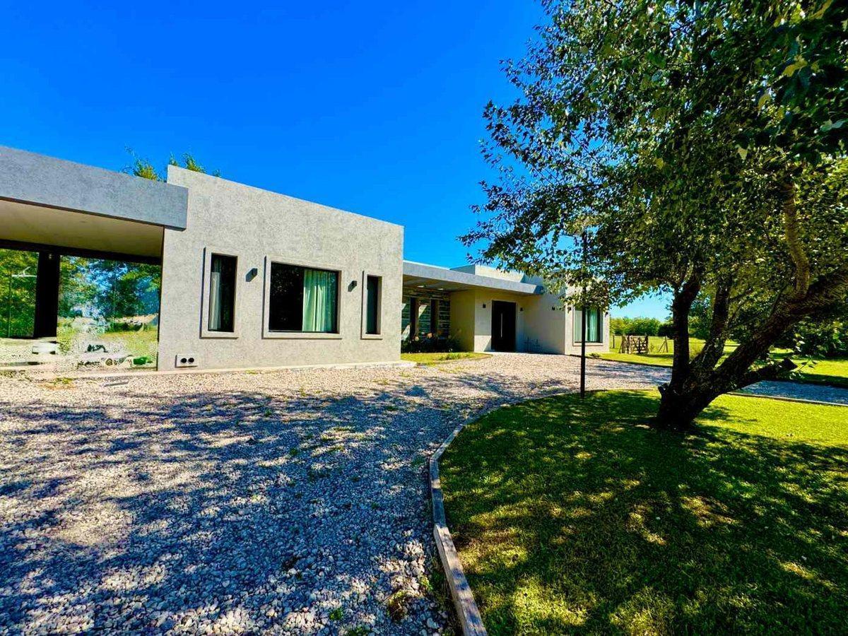 VENTA CASA 4 AMB C/PILETA QUINCHO CARLOS KEEN