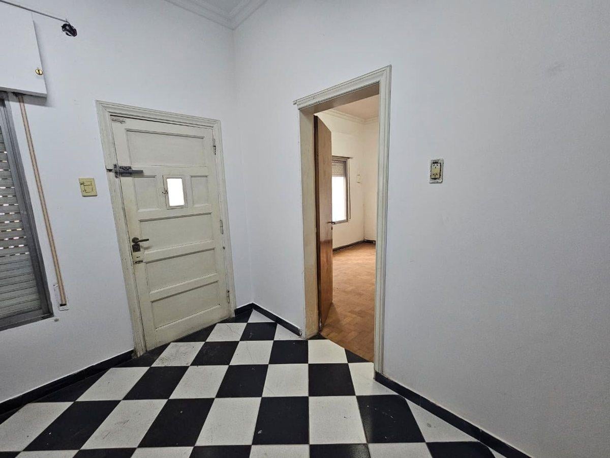 Casa 3 ambientes con patio y terraza en Quilmes
