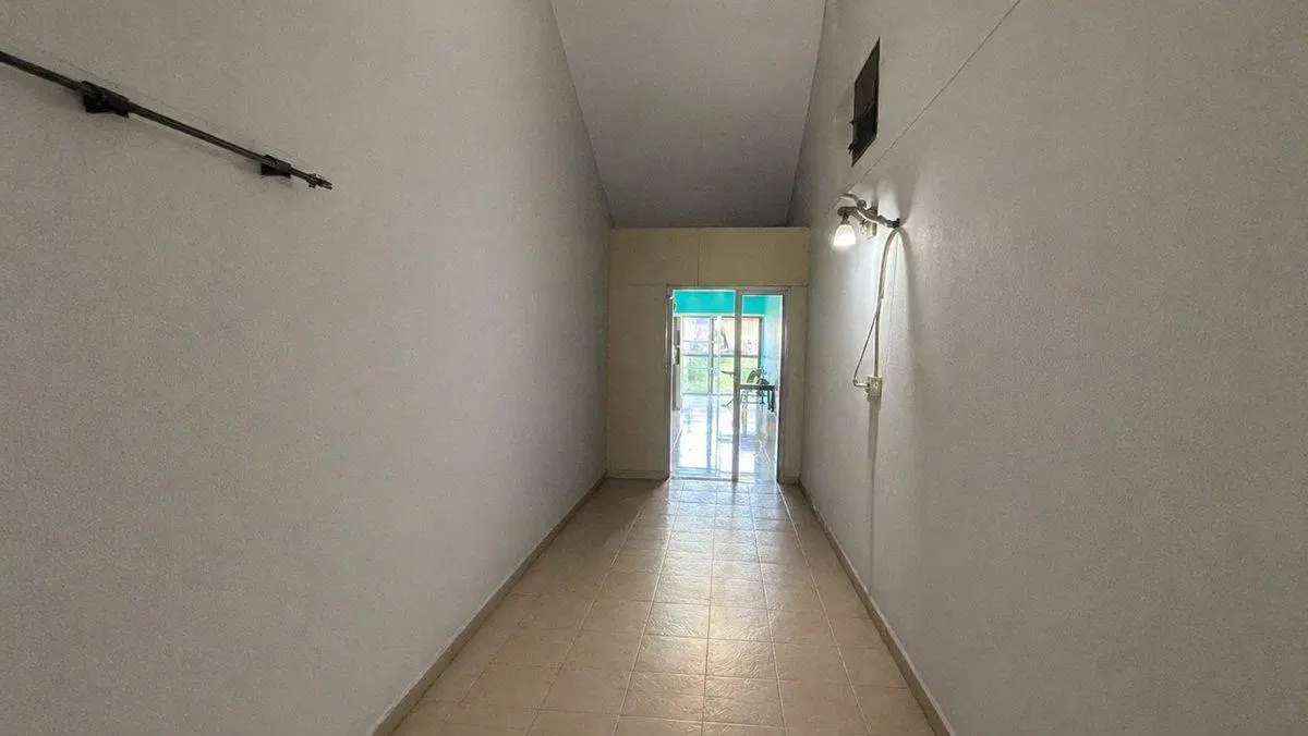 VENTA CASA 4 AMBIENTES C/PARQUE Y COCHERA MERLO 5