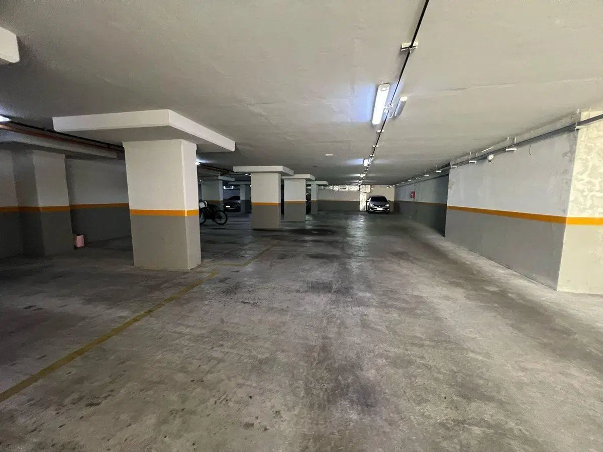 COCHERA EN EDIFICIO DE CATEGORIA, EN CABALLITO 4