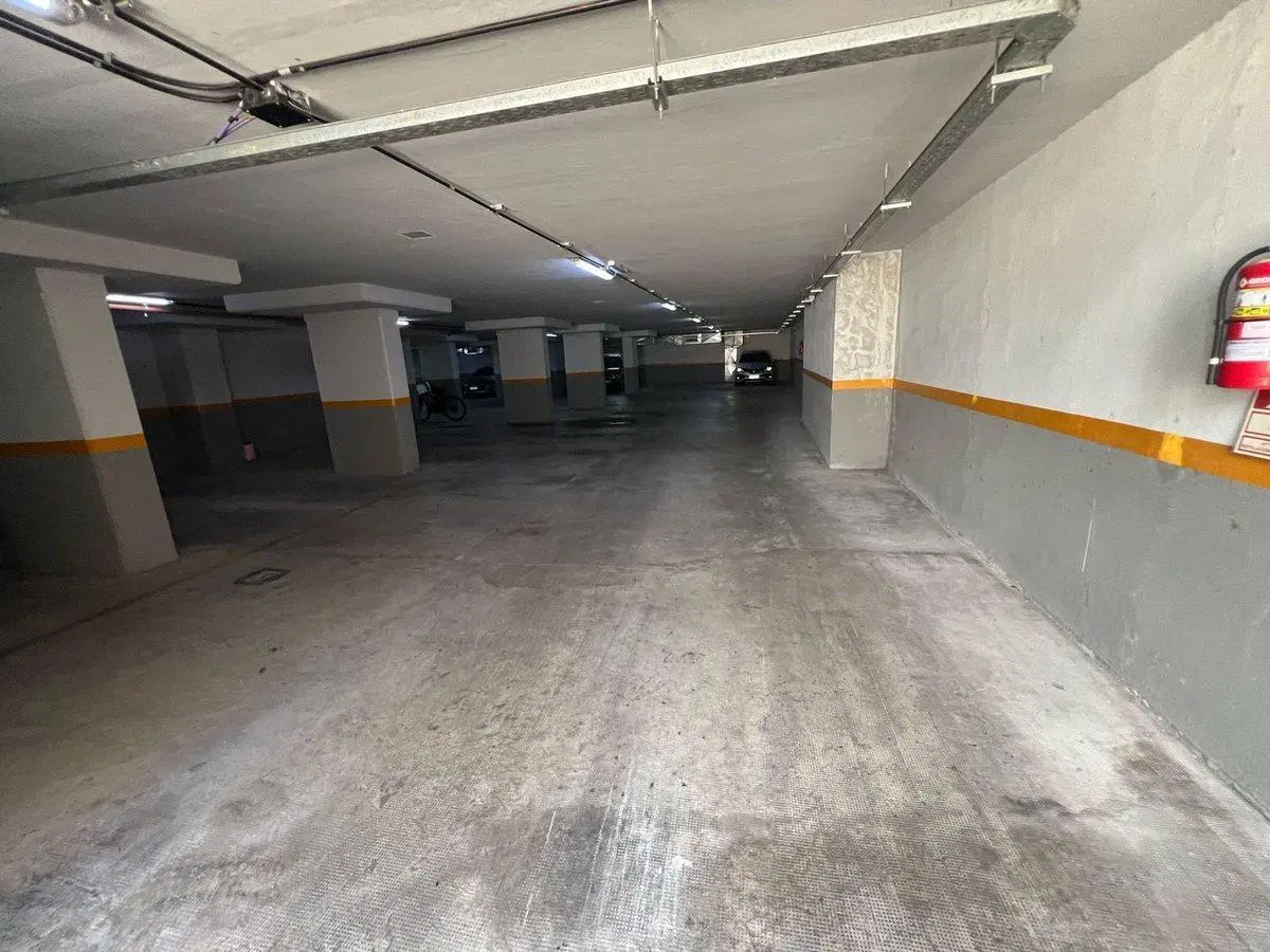 COCHERA EN EDIFICIO DE CATEGORIA, EN CABALLITO 2