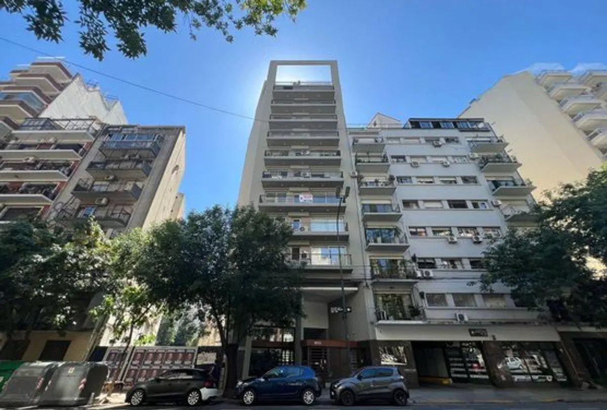 COCHERA EN EDIFICIO DE CATEGORIA, EN CABALLITO 5