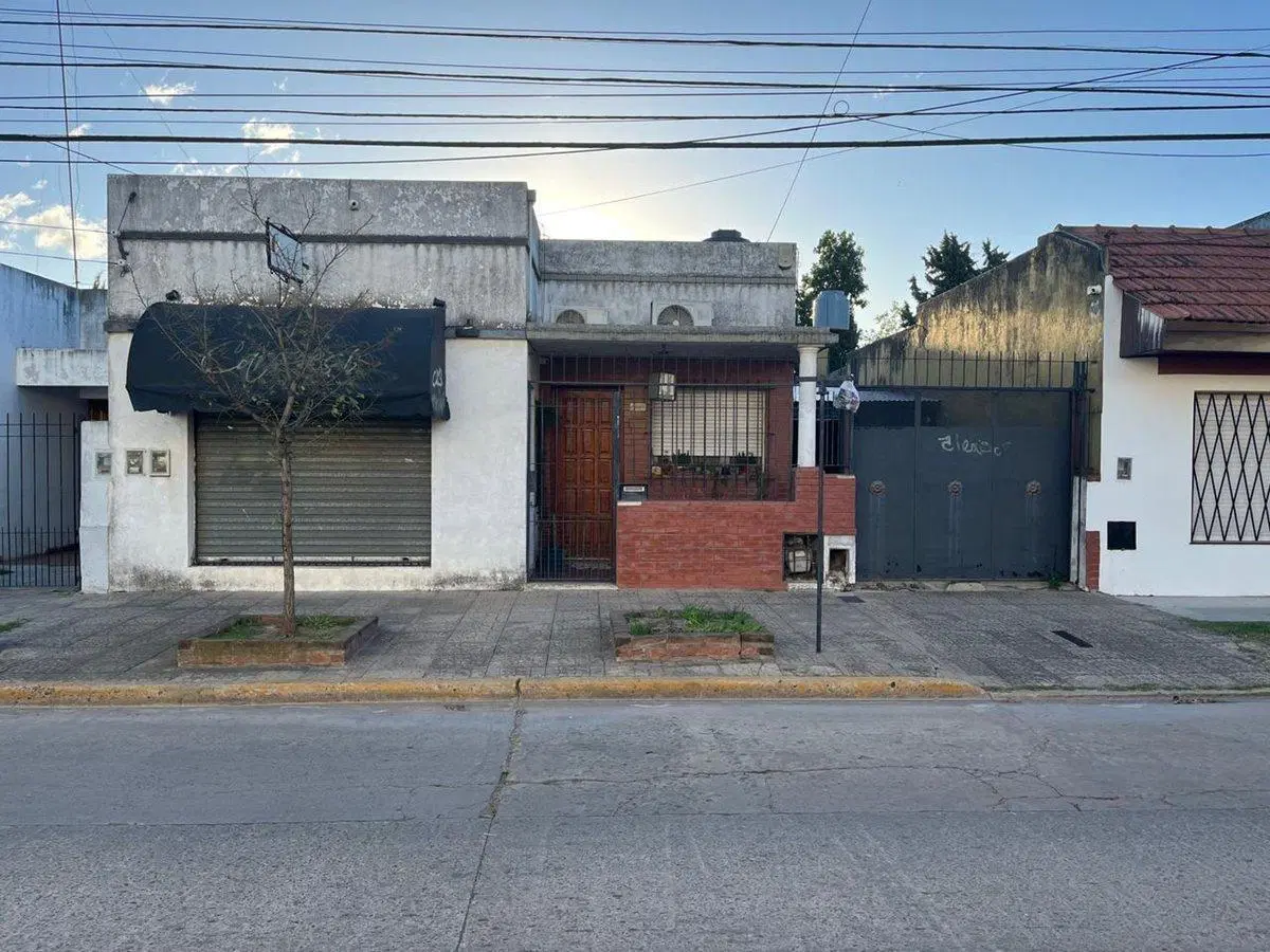 VENTA CASA + LOCAL GENERAL RODRIGUEZ CENTRO 3