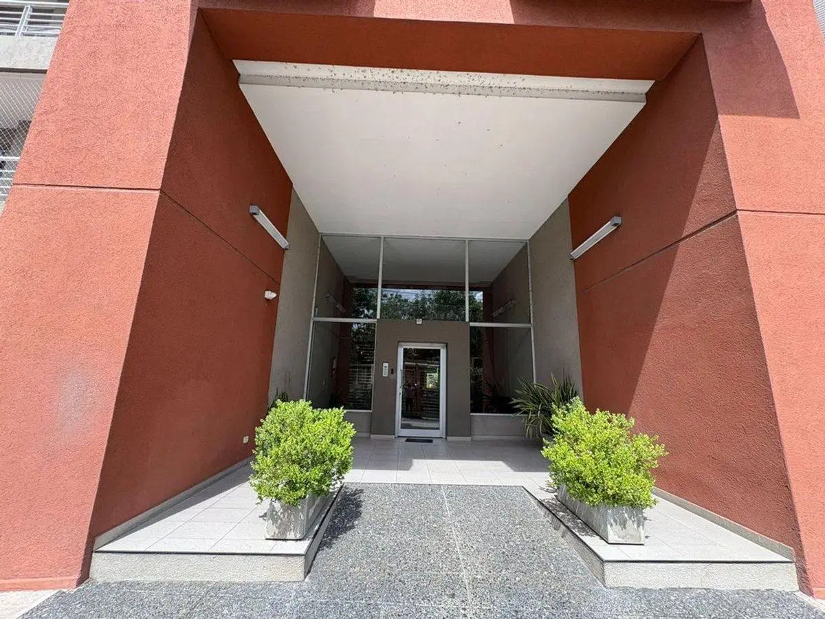 VENTA DEPARTAMENTO CON BALCON  MORON 3