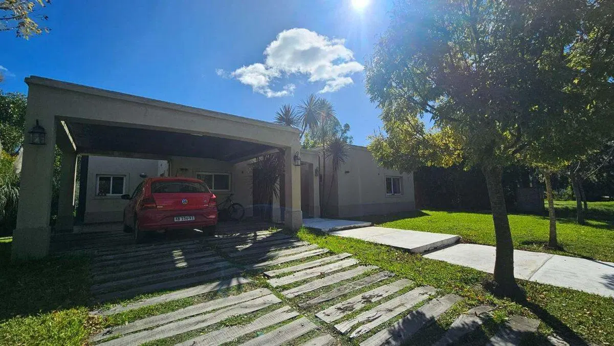 VENTA CASA 4 AMB PILETA BARRIO EL RESUELLO MORENO 4