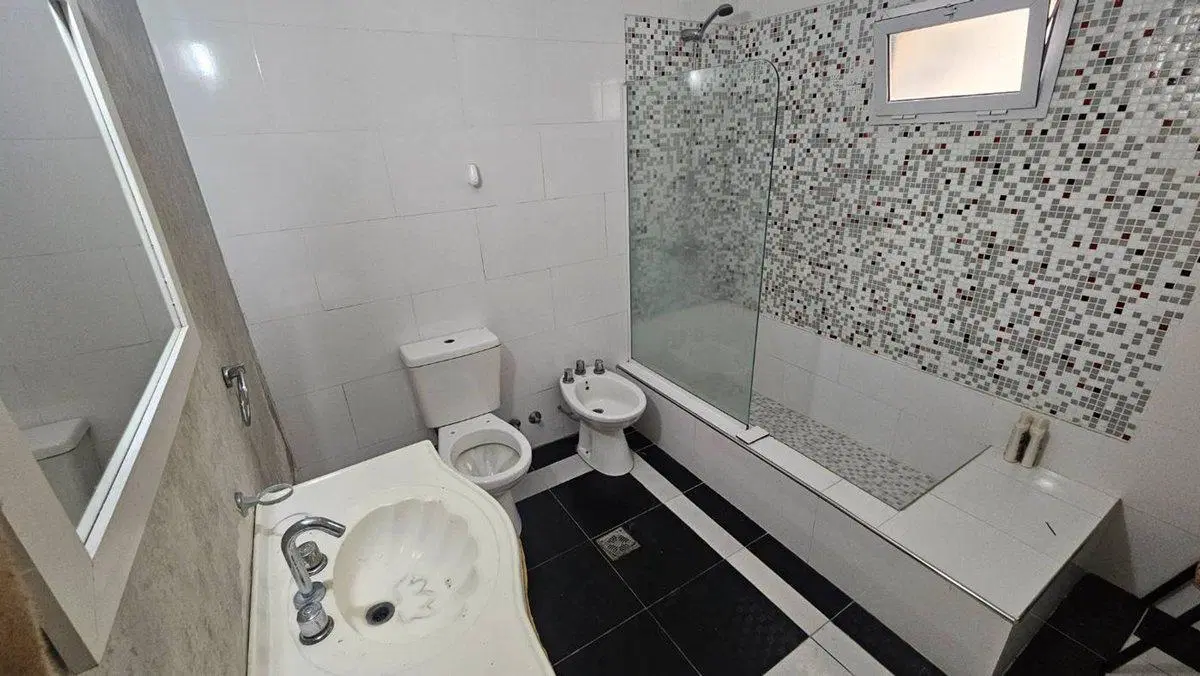 VENTA CASA 4 AMB PILETA BARRIO EL RESUELLO MORENO 8