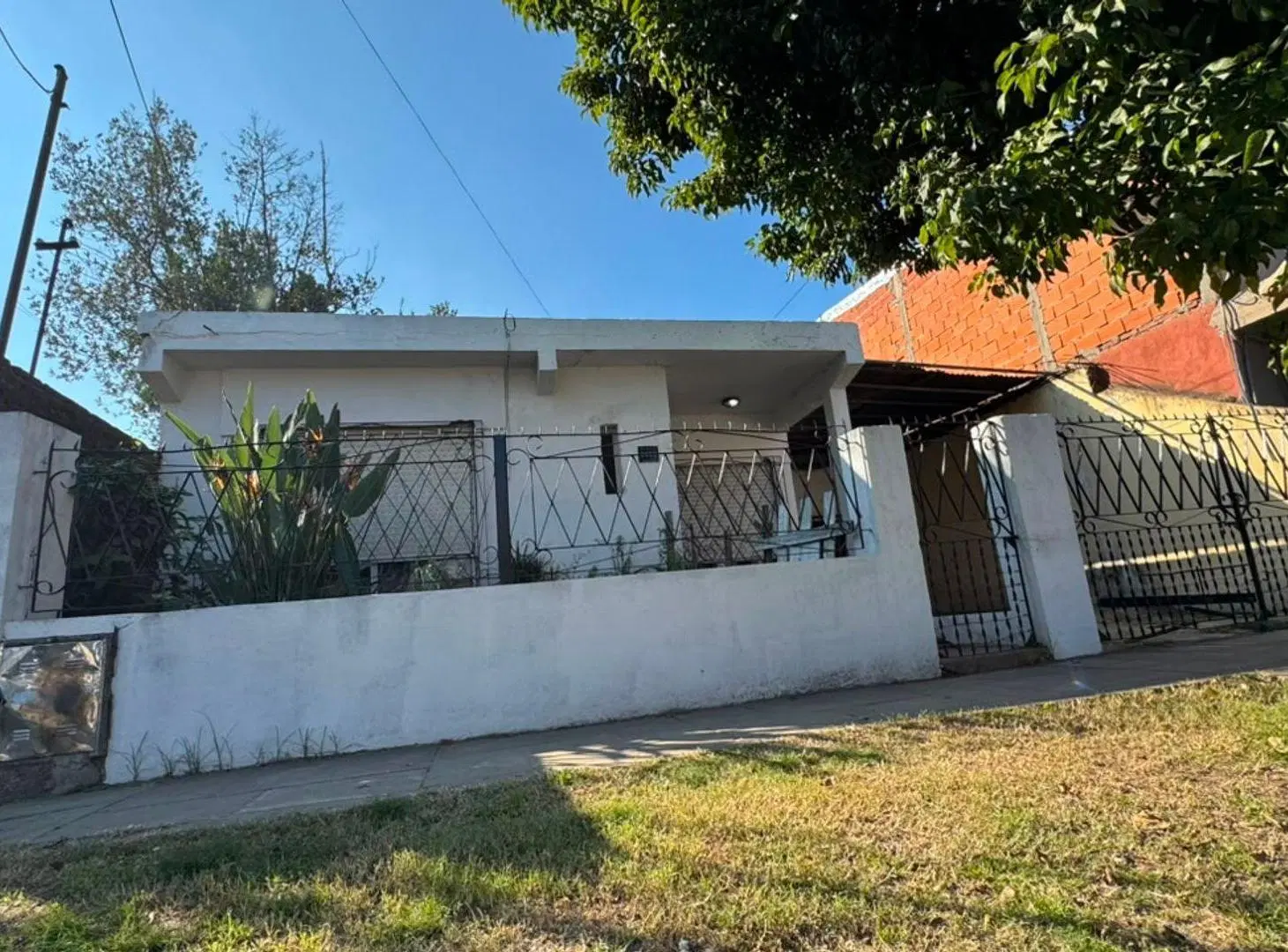 VENTA CASA 3 AMB+ 2 PH EN LOTE DE 300 M2- Av RATTI 5
