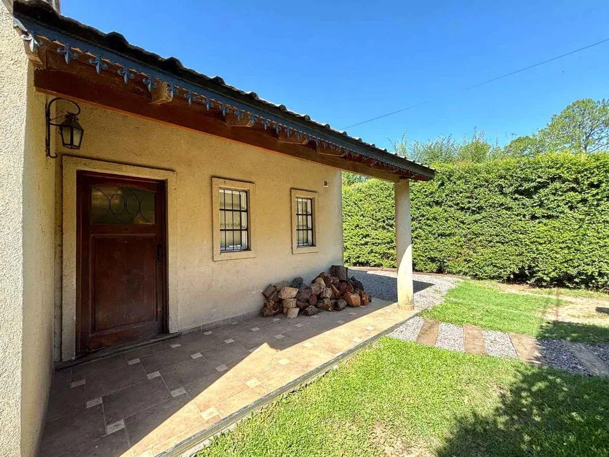 VENTA CASA 3 AMB CON PILETA Y GRAN LOTE LUJAN 2