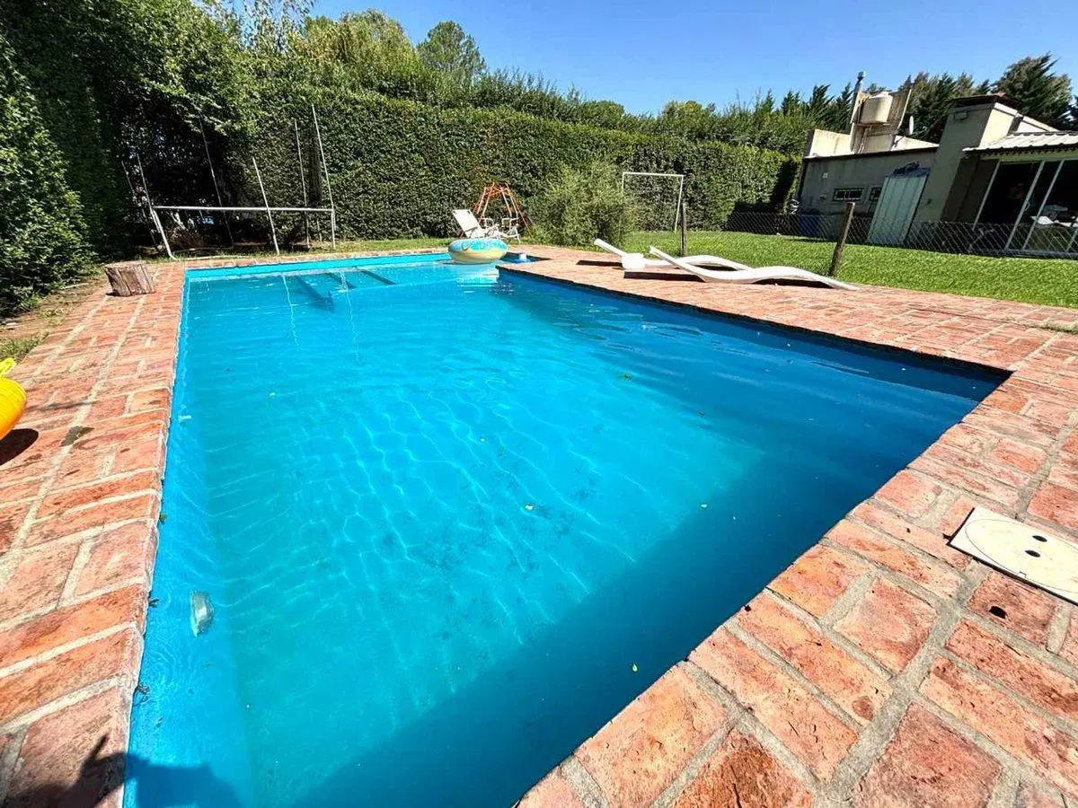 VENTA CASA 3 AMB CON PILETA Y GRAN LOTE LUJAN 4