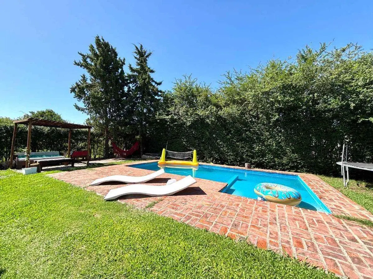 VENTA CASA 3 AMB CON PILETA Y GRAN LOTE LUJAN 5
