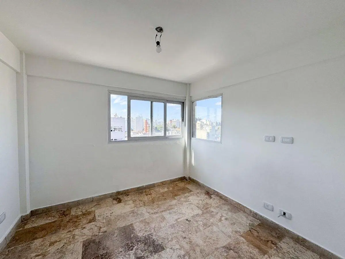 VENTA DEPARTAMENTO 3 AMBIENTES C/ COCHERA EN MORON 8
