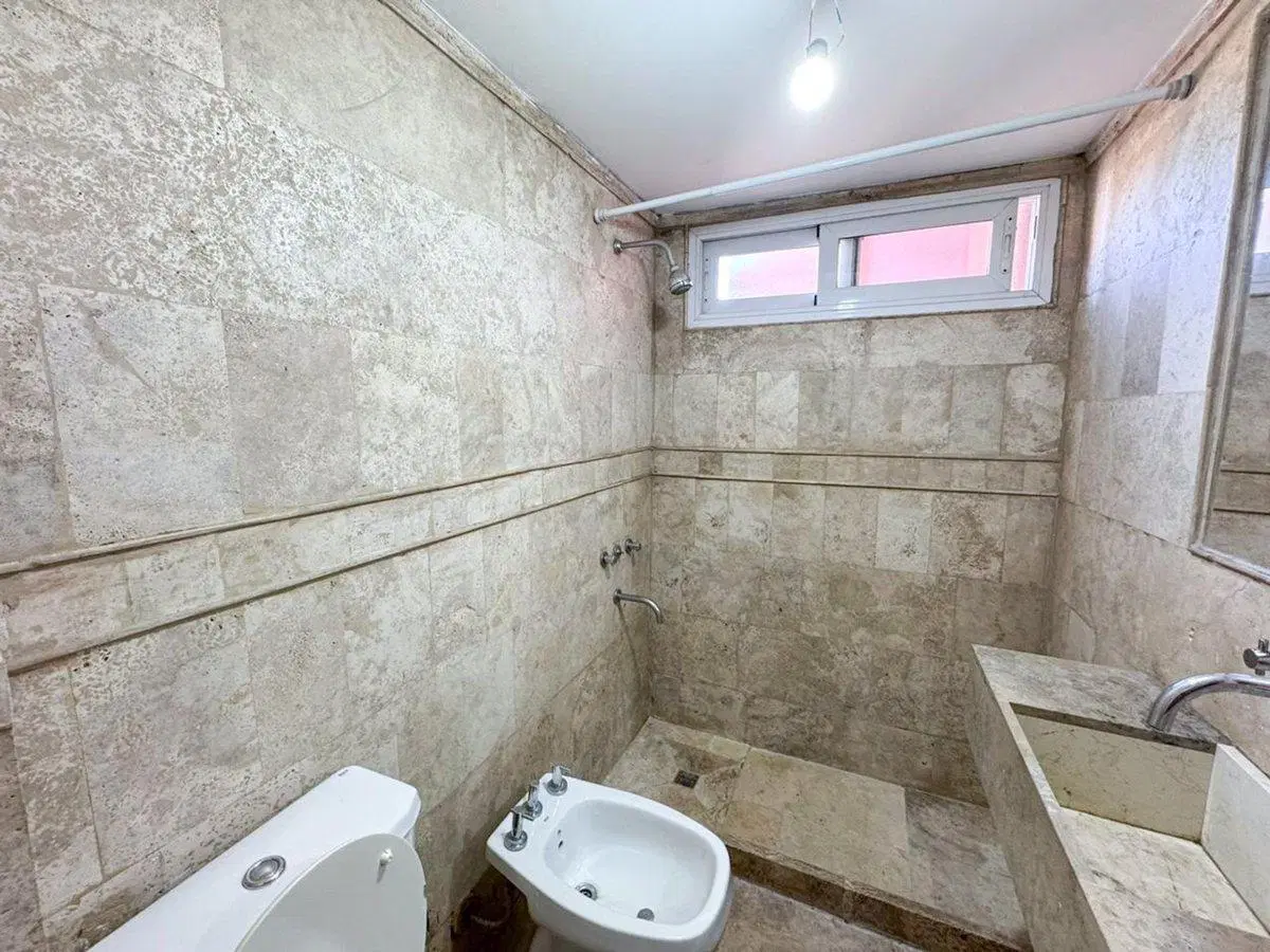 VENTA DEPARTAMENTO 3 AMBIENTES C/ COCHERA EN MORON 5