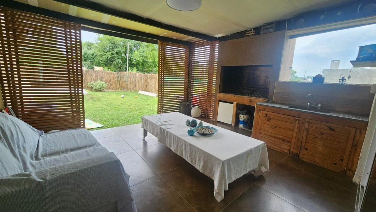 VENTA CASA 4 AMB PILETA ALVAREZ DEL BOSQUE MORENO