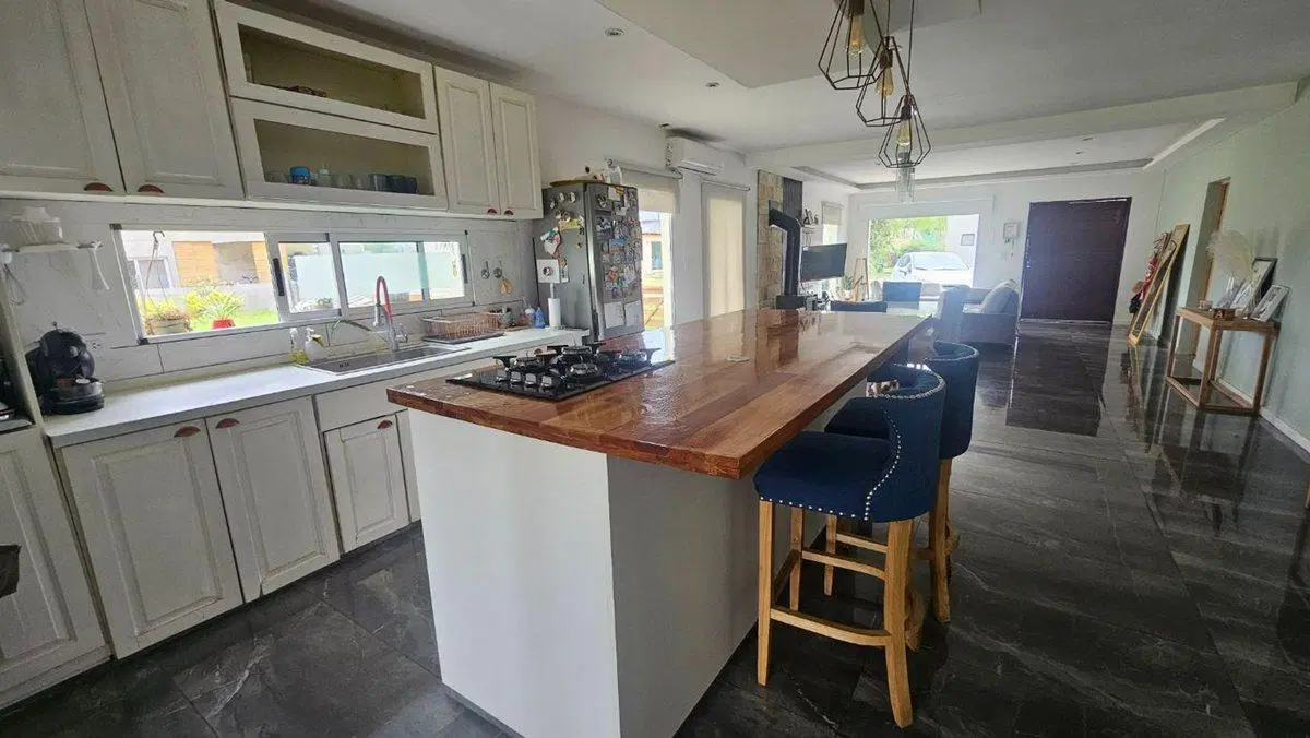 VENTA CASA 4 AMB PILETA ALVAREZ DEL BOSQUE MORENO 5