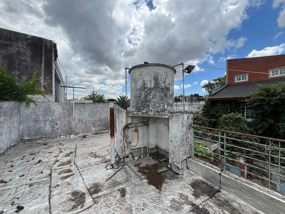 Casa 3 amb a refaccionar con locales El Palomar 3