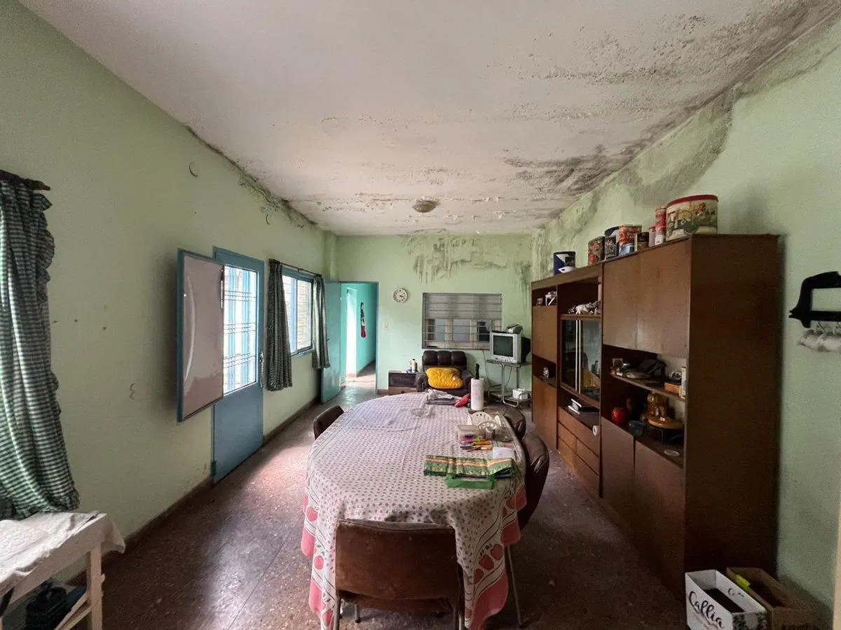 Casa 3 amb a refaccionar con locales El Palomar 8