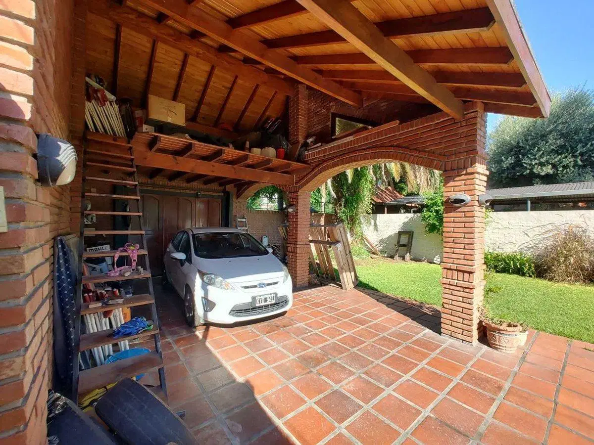 VENTA CASA 4 Amb. c/JARDIN y PILETA - OPORTUNIDAD! 5