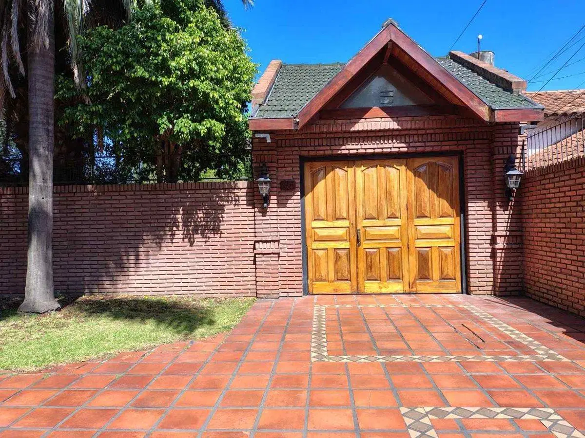 VENTA CASA 4 Amb. c/JARDIN y PILETA - OPORTUNIDAD! 4
