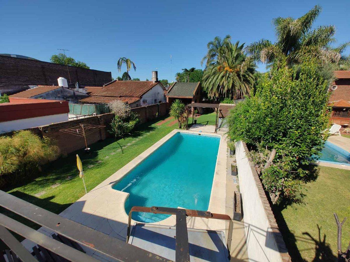 VENTA CASA 4 Amb. c/JARDIN y PILETA - OPORTUNIDAD!
