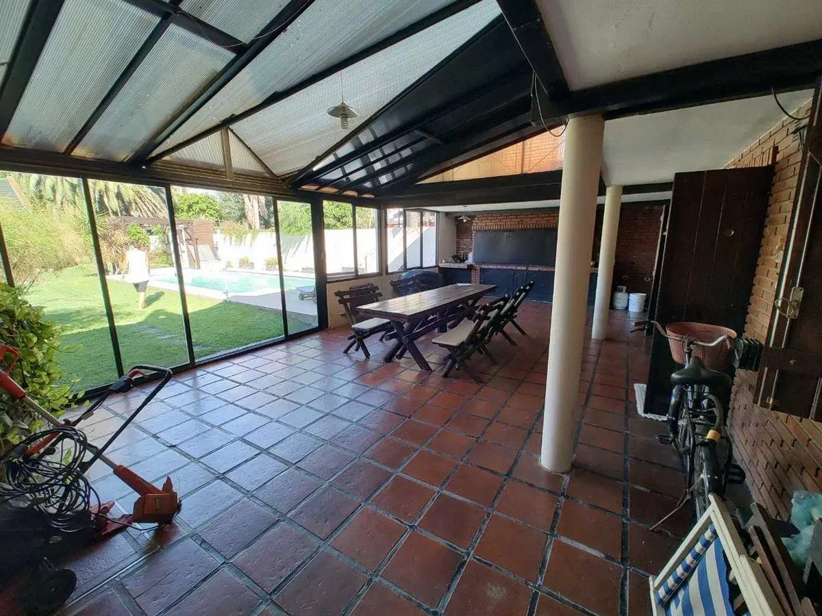 VENTA CASA 4 Amb. c/JARDIN y PILETA - OPORTUNIDAD! 3
