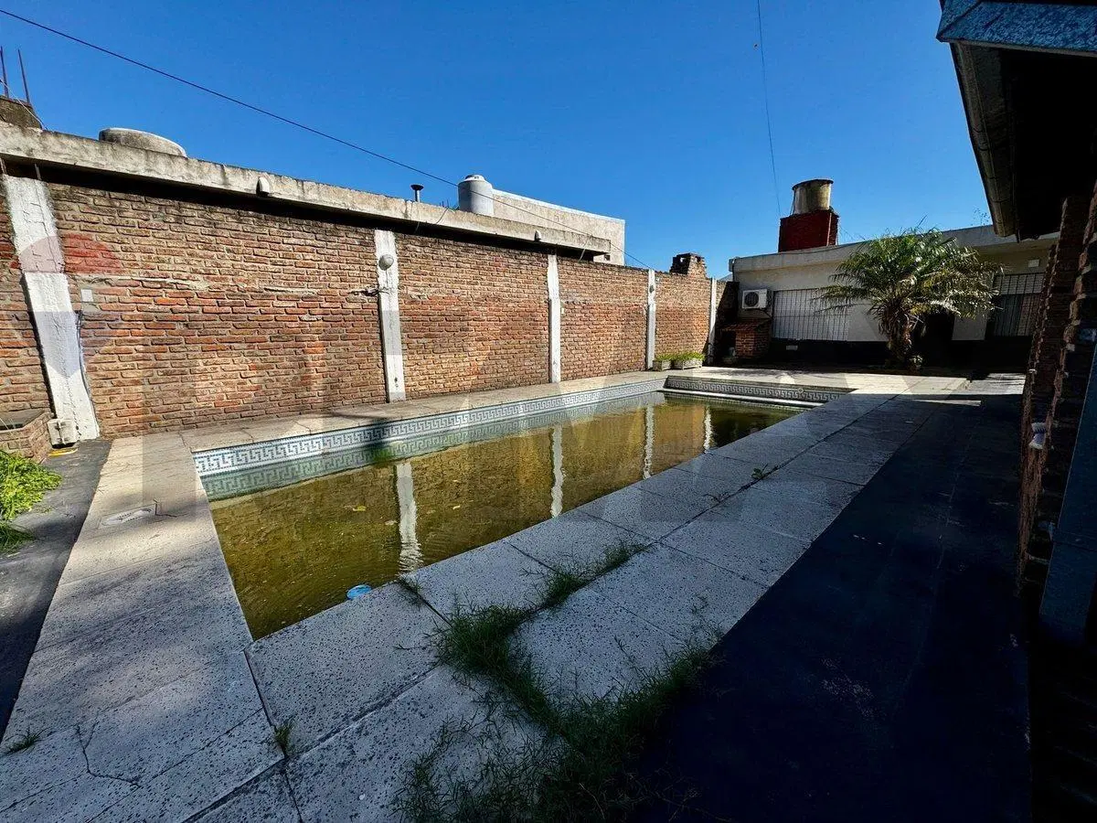 Venta Casa con Pileta en Merlo 3