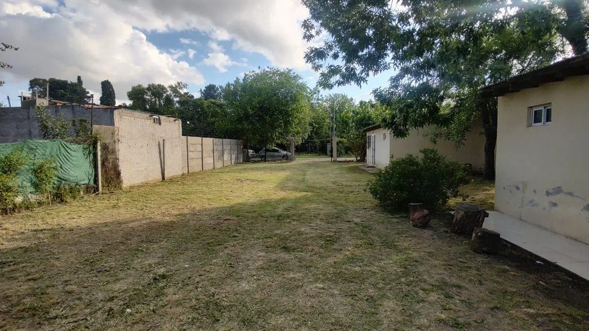 LOTE VENTA VILLA UDAONDO CON DOS CASAS DE 35 M C/U 3