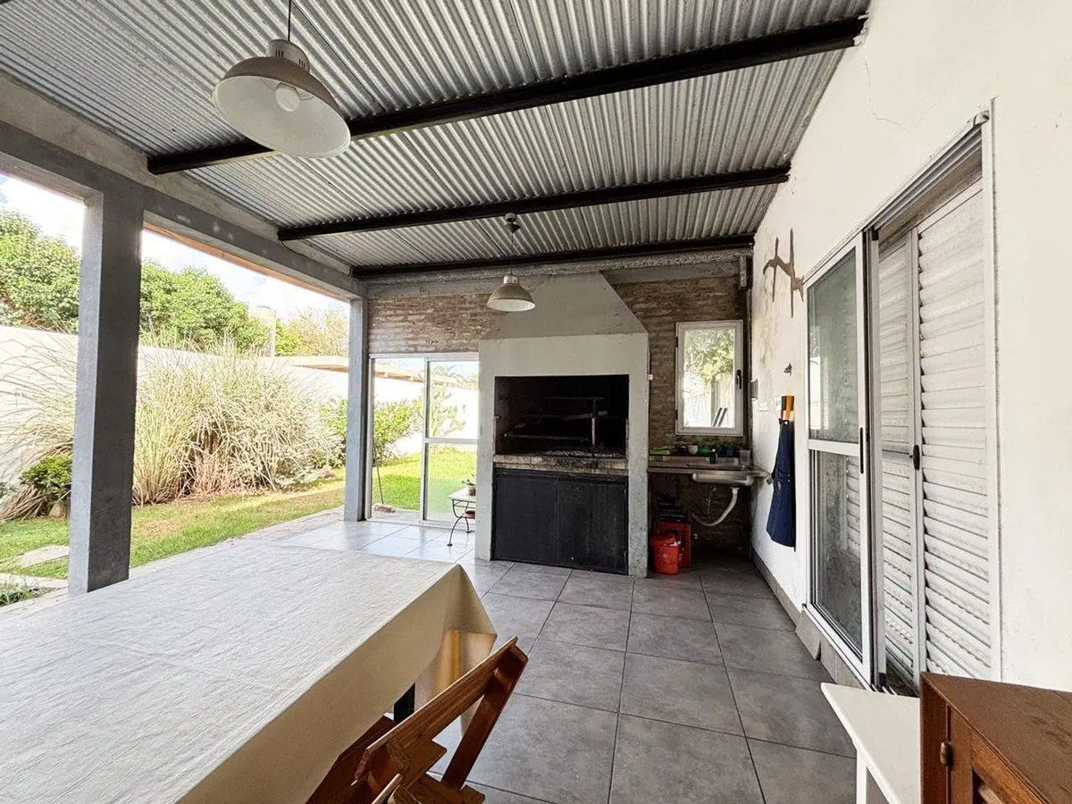 VENTA CASA 5 AMB C/QUINCHO + PARRILLA - ITUZAINGO 3