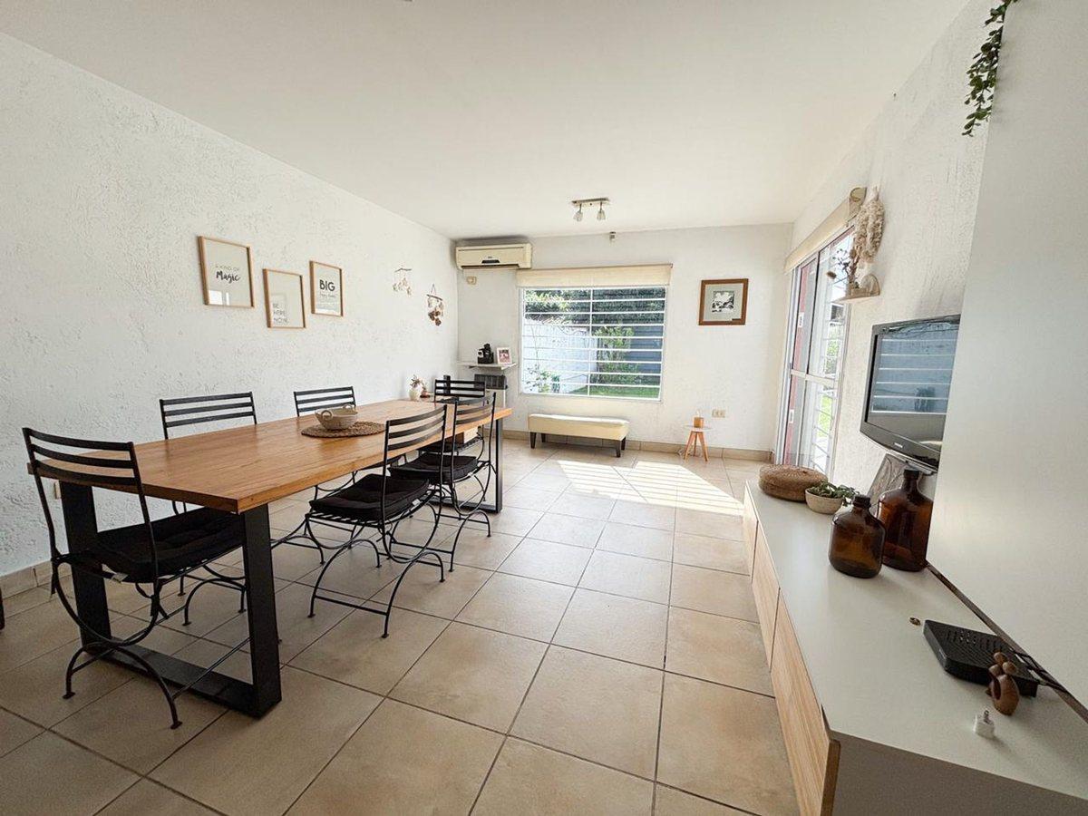 VENTA CASA 5 AMB C/QUINCHO + PARRILLA - ITUZAINGO