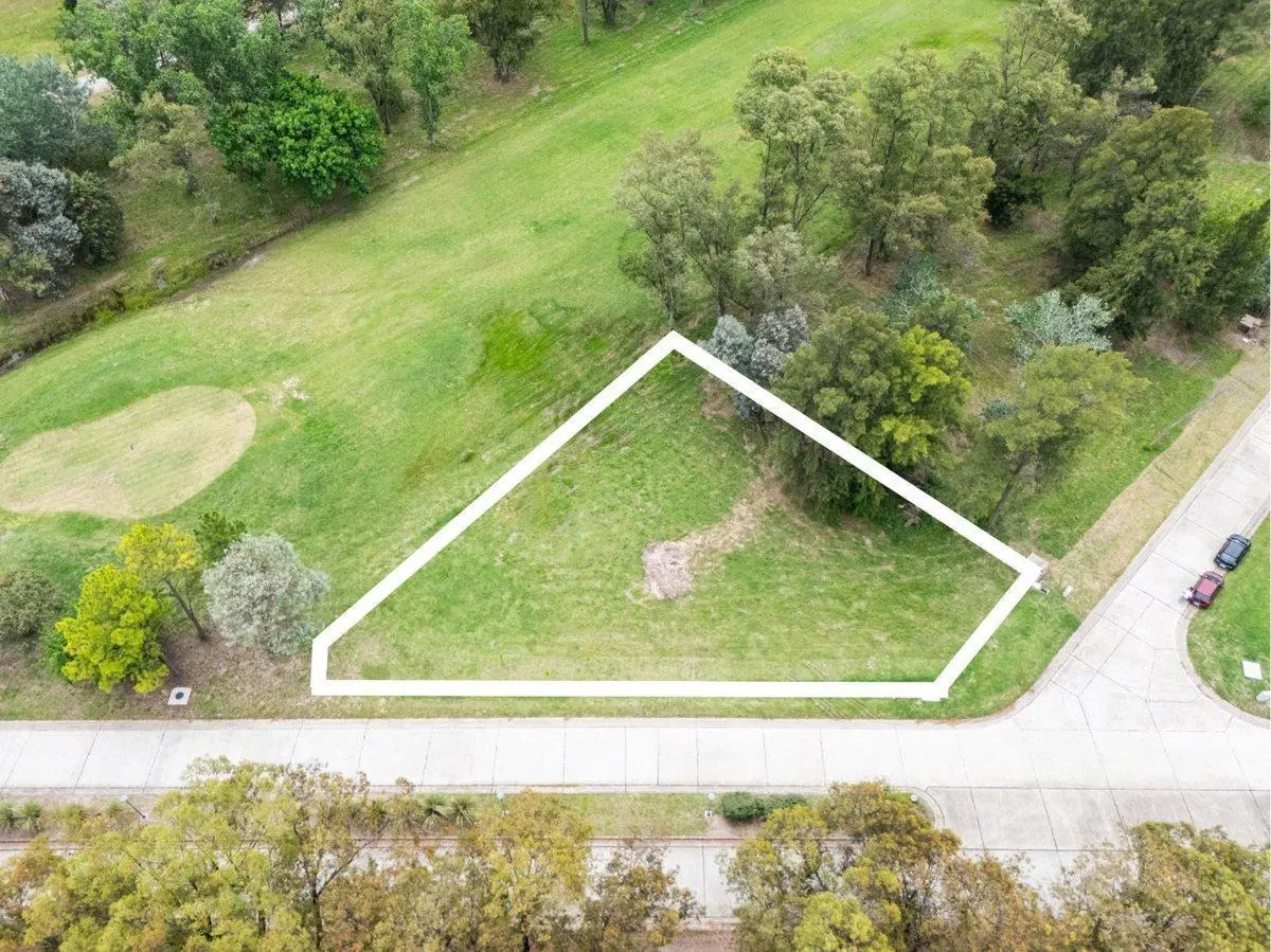 LOTE EN ESQUINA CON FONDO GOLF SAINT THOMAS CENTRO 3