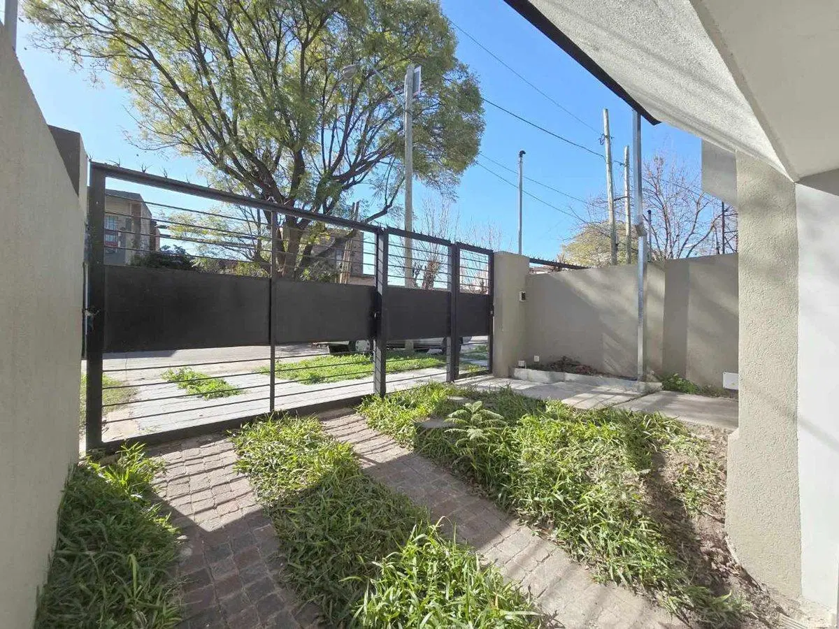 DUPLEX CASTELAR COCHERA 3 AMBIENTES PATIO LUMINOSO 3