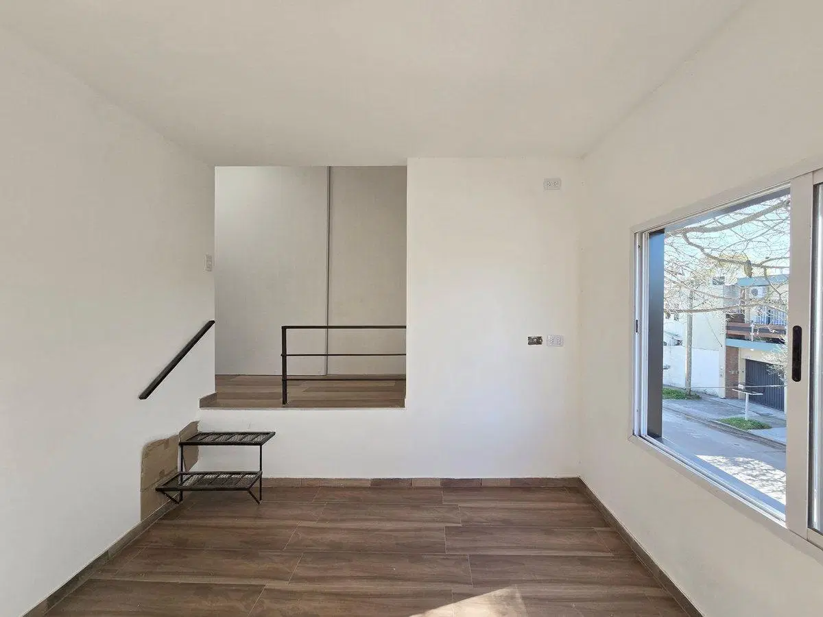 DUPLEX CASTELAR COCHERA 3 AMBIENTES PATIO LUMINOSO 4