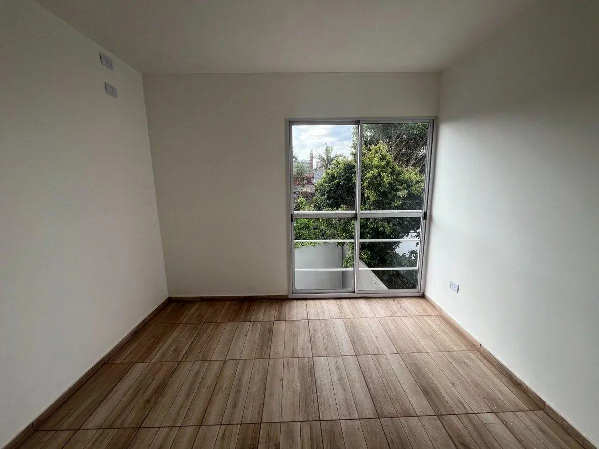 Departamento 2 ambientes luminoso Haedo frente 5