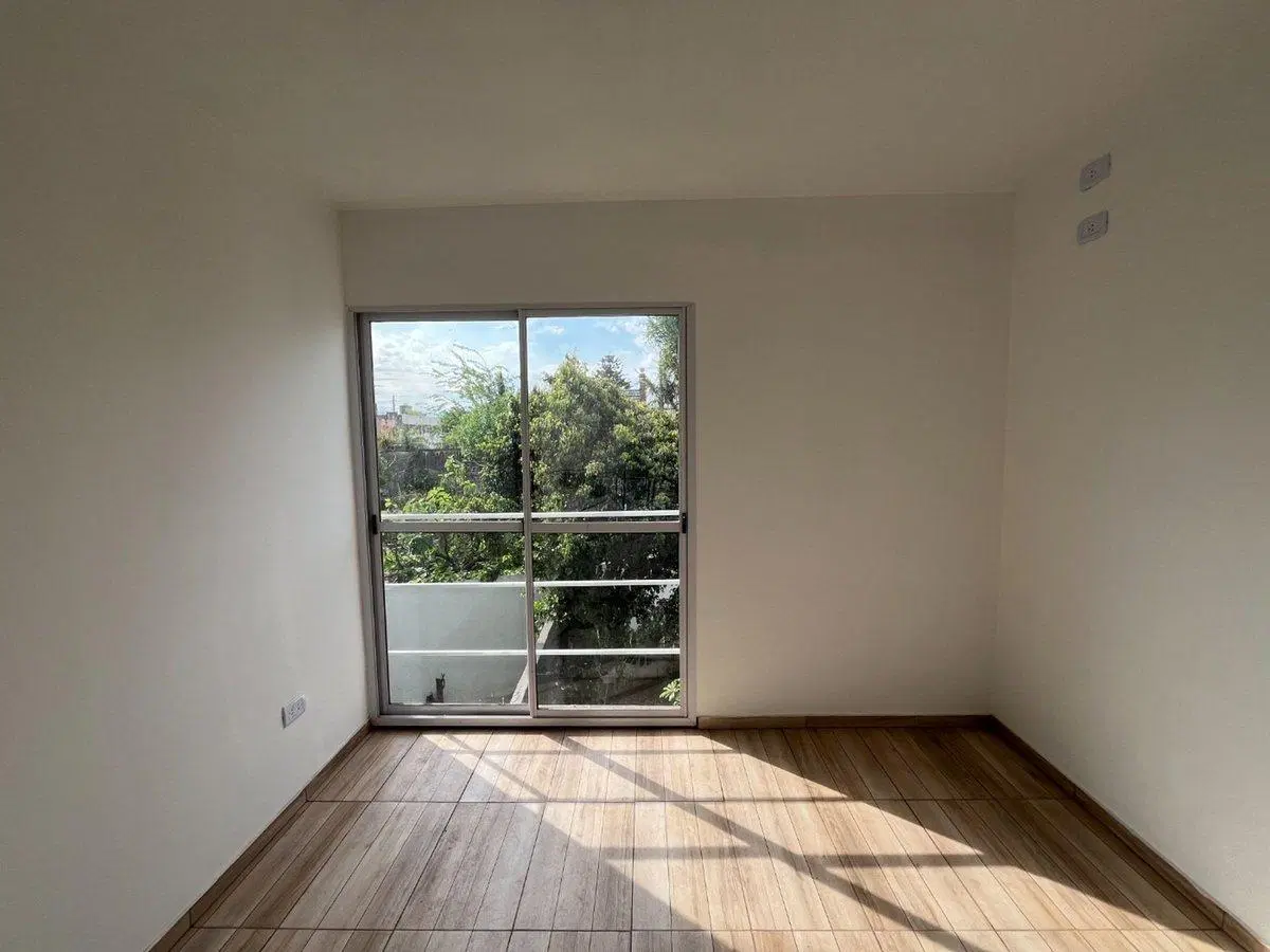 Departamento 2 ambientes luminoso Haedo frente 5