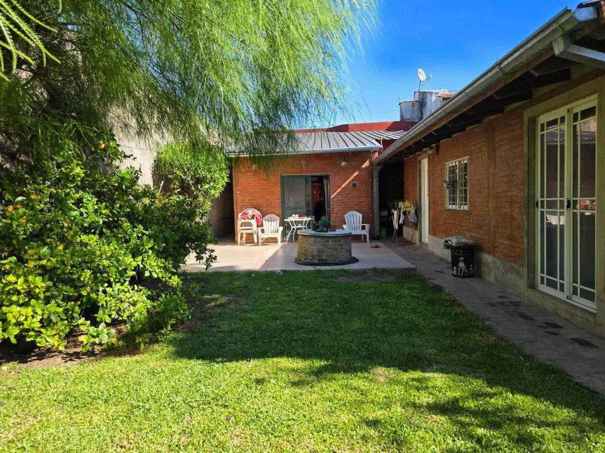 VENTA 4 AMBIENTES COCH. JARDIN Y PILETA HAEDO 2