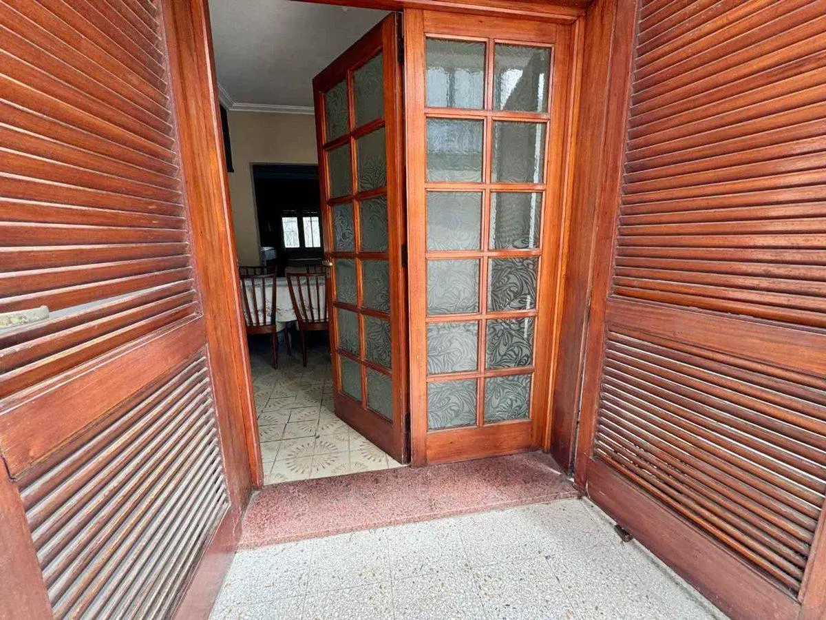 Venta Casa en esquina Haedo Permuta Financia 5