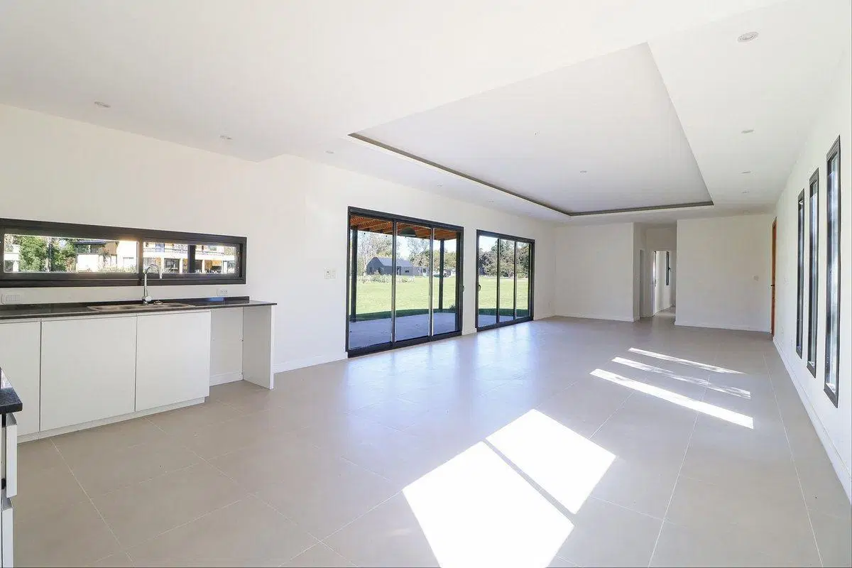 CASA EN VENTA 4 AMB BARRIO LA ELINA LUJAN 3