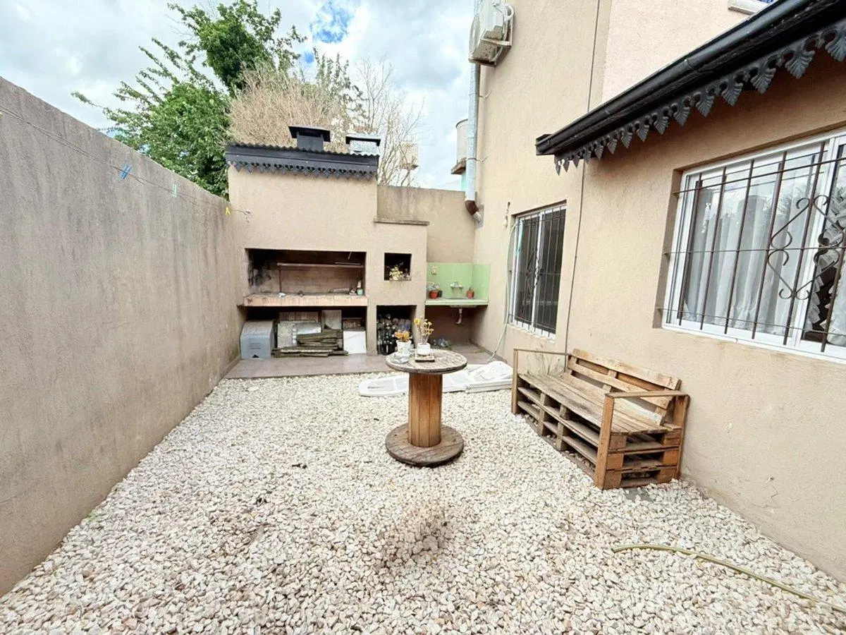 VENTA CHALET 4 AMB. PATIO Y COCHERA -ITUZAINGO 4