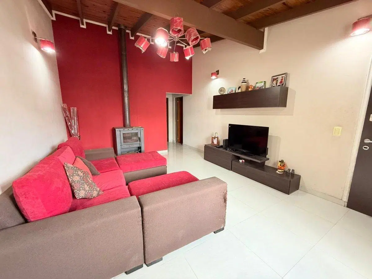 VENTA CHALET 4 AMB. PATIO Y COCHERA -ITUZAINGO 5