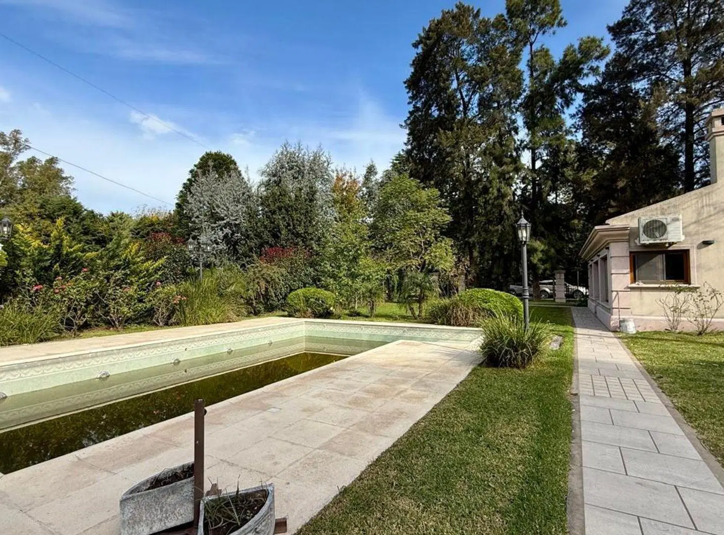 CASA 4 AMB. EN B° SANTA AMELIA – VIRREY DEL PINO 3