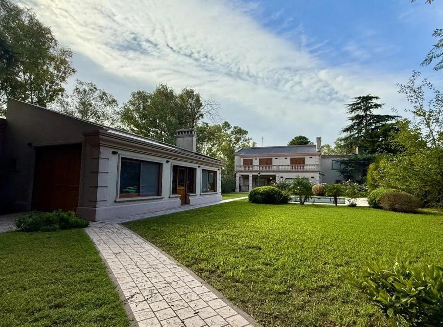 CASA 4 AMB. EN B° SANTA AMELIA – VIRREY DEL PINO 5