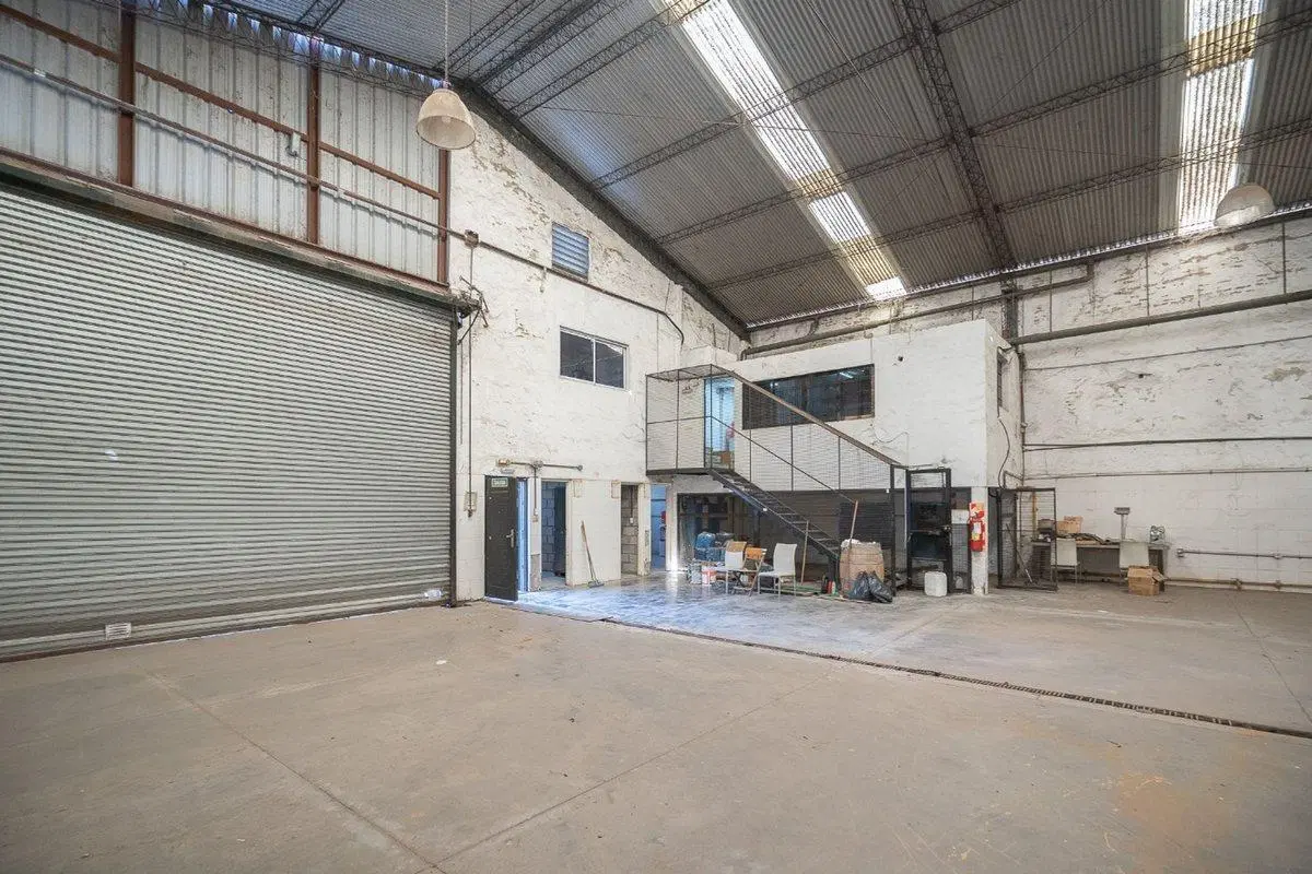 VENTA GALPON MORENO FRENTE UNIVERSIDAD LOTE 850M2 2